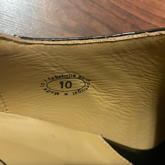 Elegant Black, Patent Leather Fluevog Heels - Picture 10 of 16